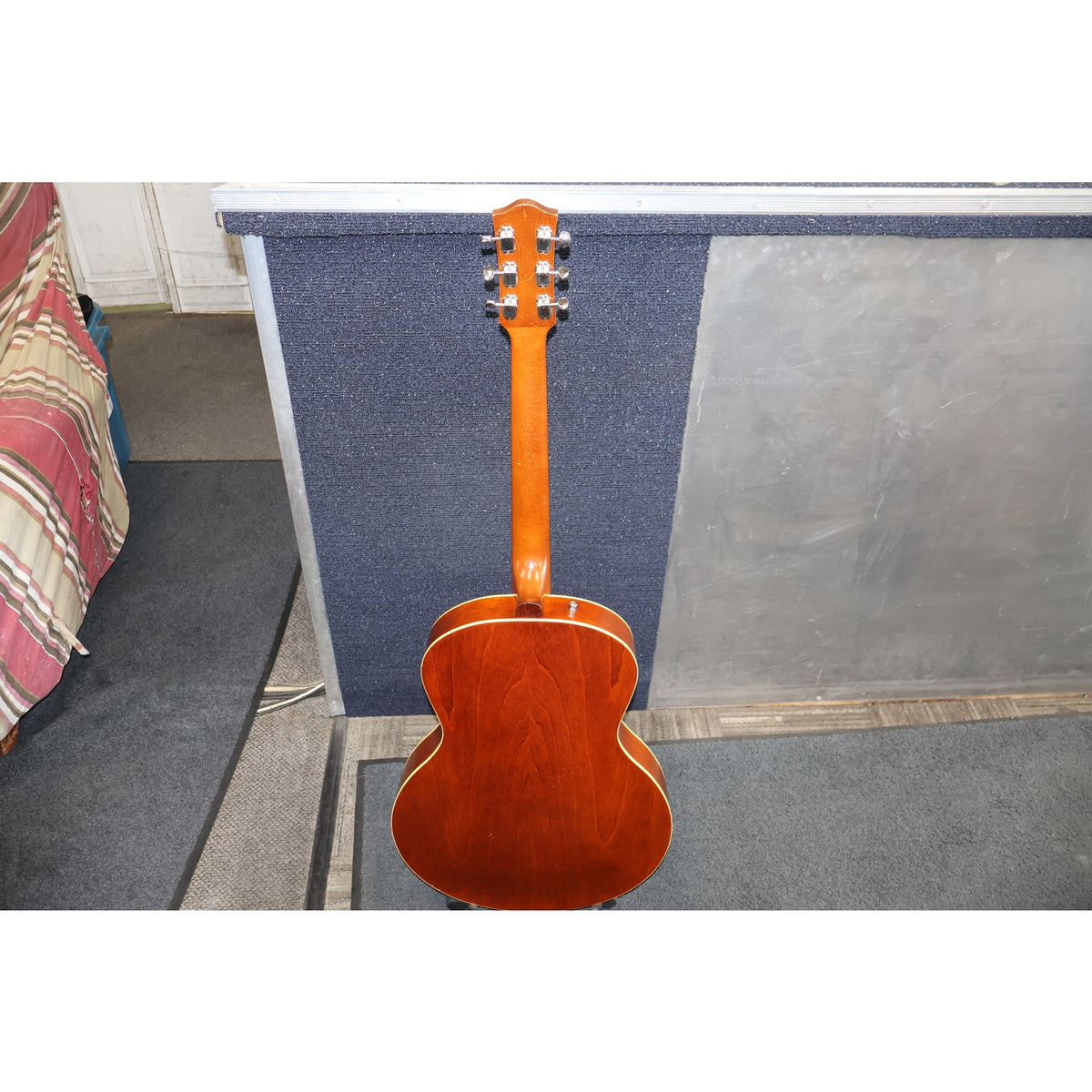 Godin 5th Avenue Archtop Acoustic Guitar Cognac Burst Made in Canada w/ Case