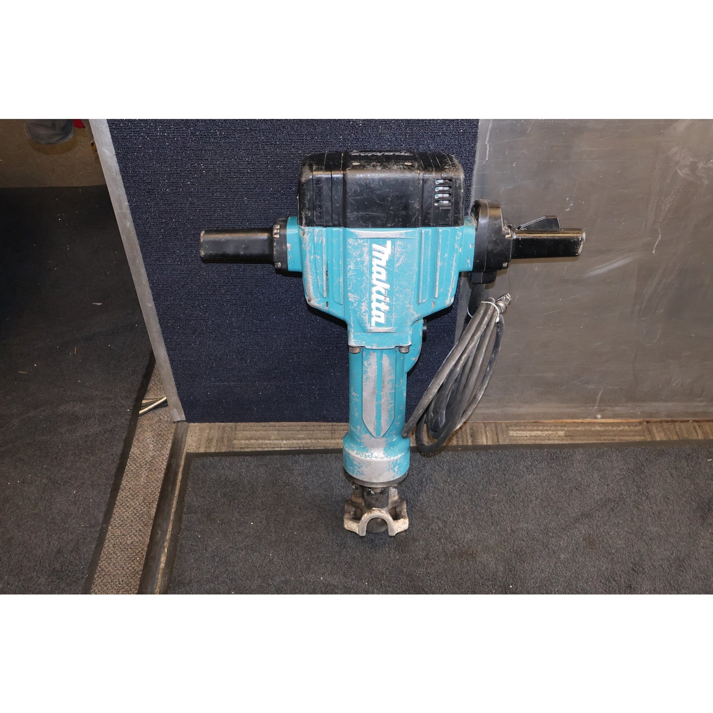 Makita HM1810 Electric Corded 70lb AVT Breaker Hammer