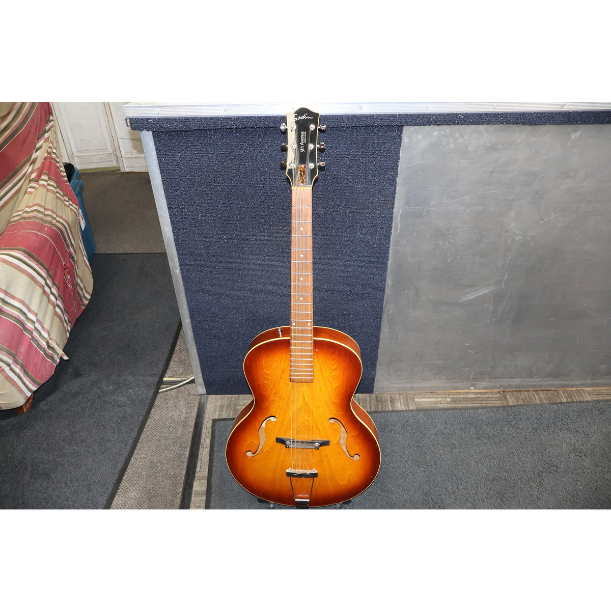 Godin 5th Avenue Archtop Acoustic Guitar Cognac Burst Made in Canada w/ Case