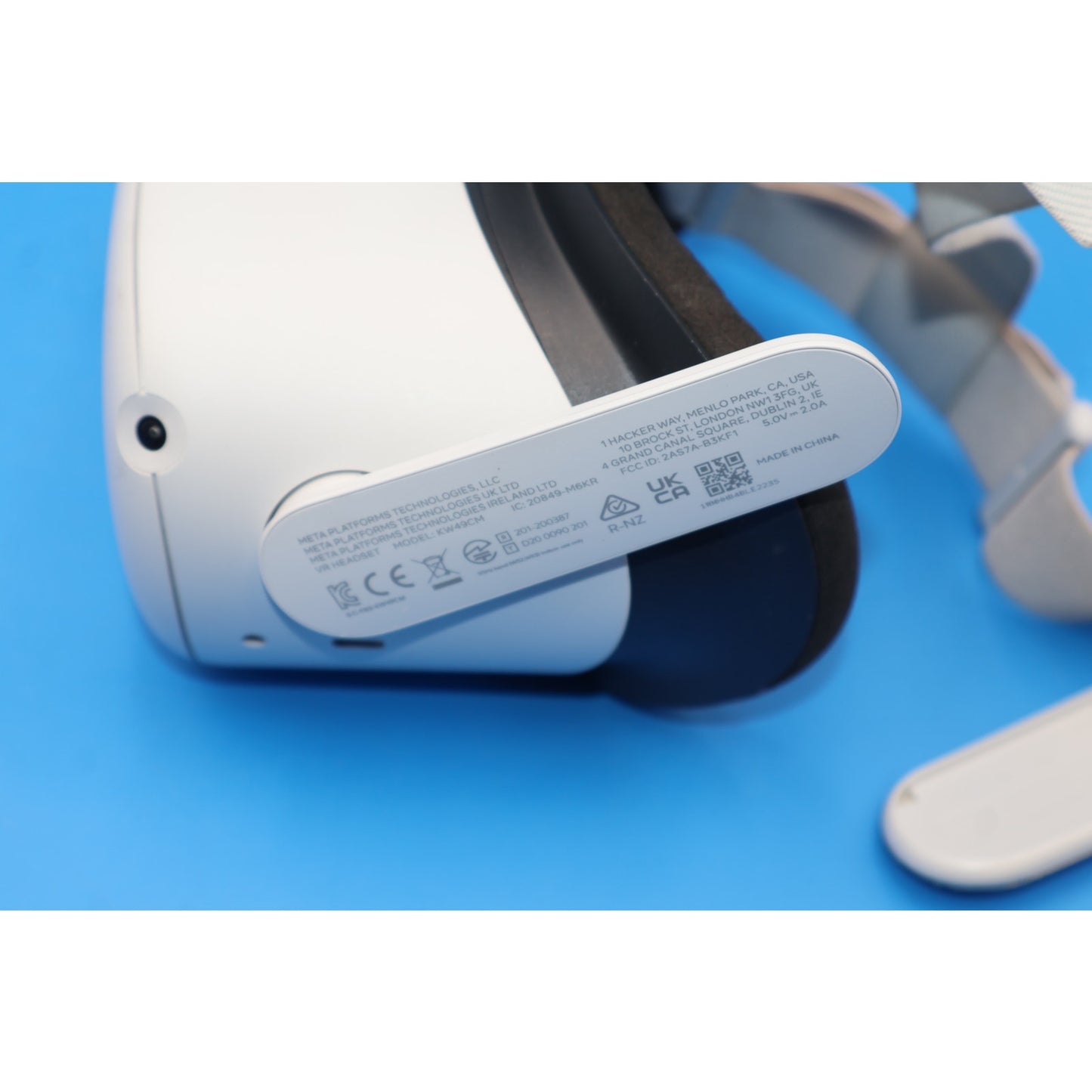 Oculus Quest 2 256GB All-in-One VR Headset KW49CM