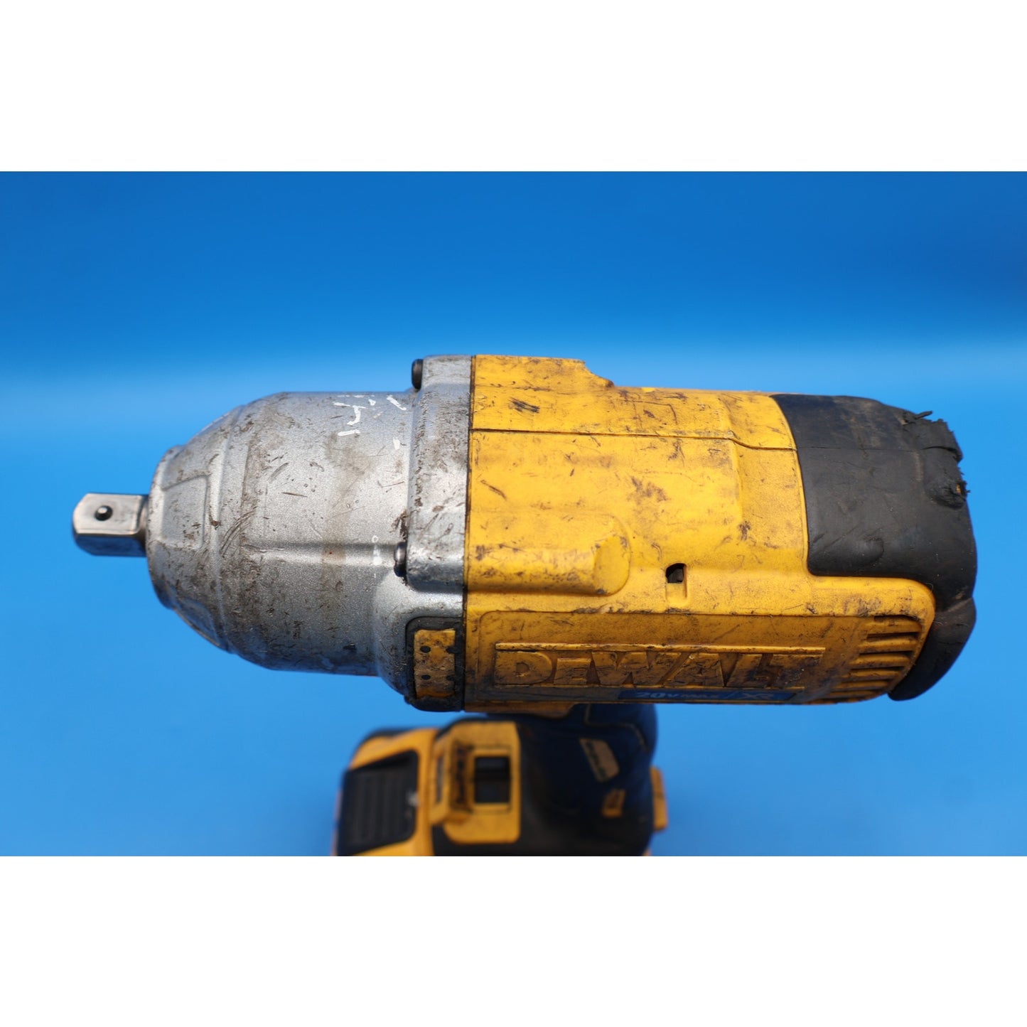 DeWalt DCF899 20V, Brushless, 1/2" Drive, Impact Wrench + 9ah FlexVolt Battery