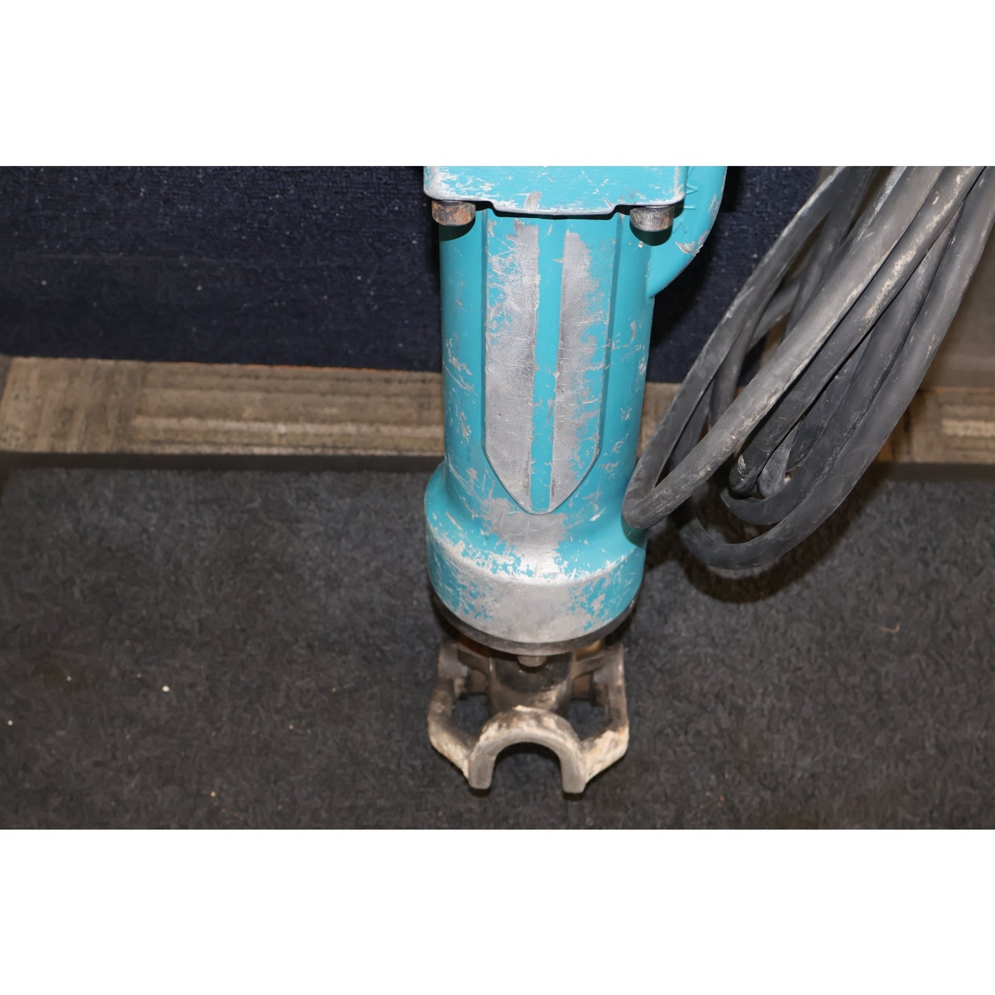 Makita HM1810 Electric Corded 70lb AVT Breaker Hammer