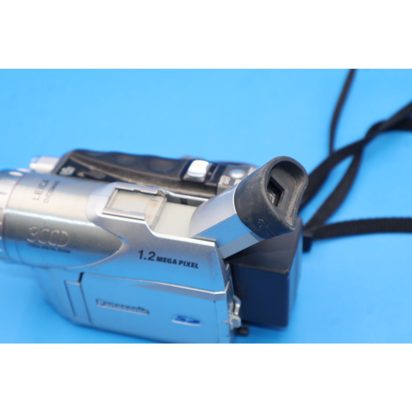 Panasonic PV-GS70D MiniDV Digital Camcorder 3CCD Leica Dicomar