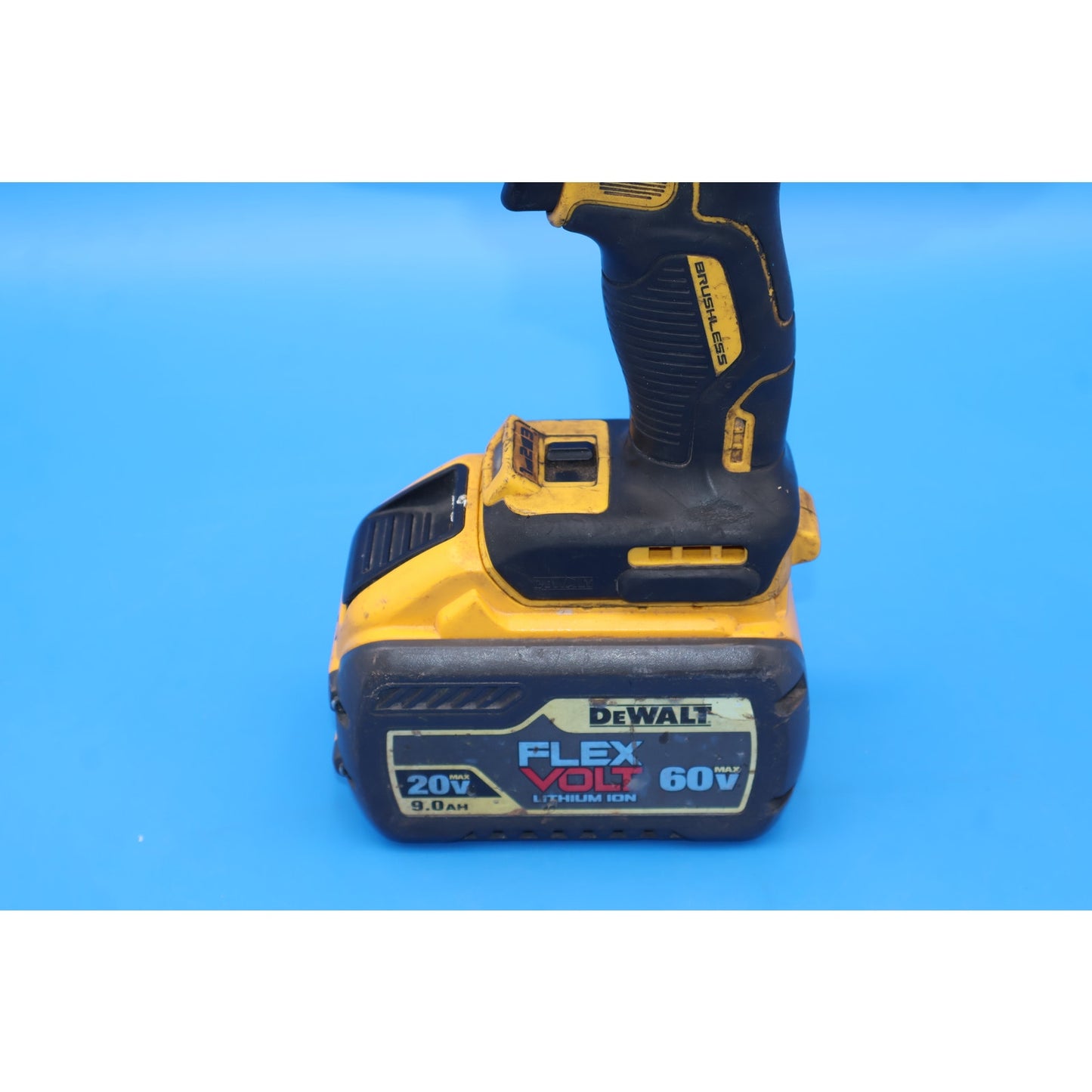 DeWalt DCF899 20V, Brushless, 1/2" Drive, Impact Wrench + 9ah FlexVolt Battery