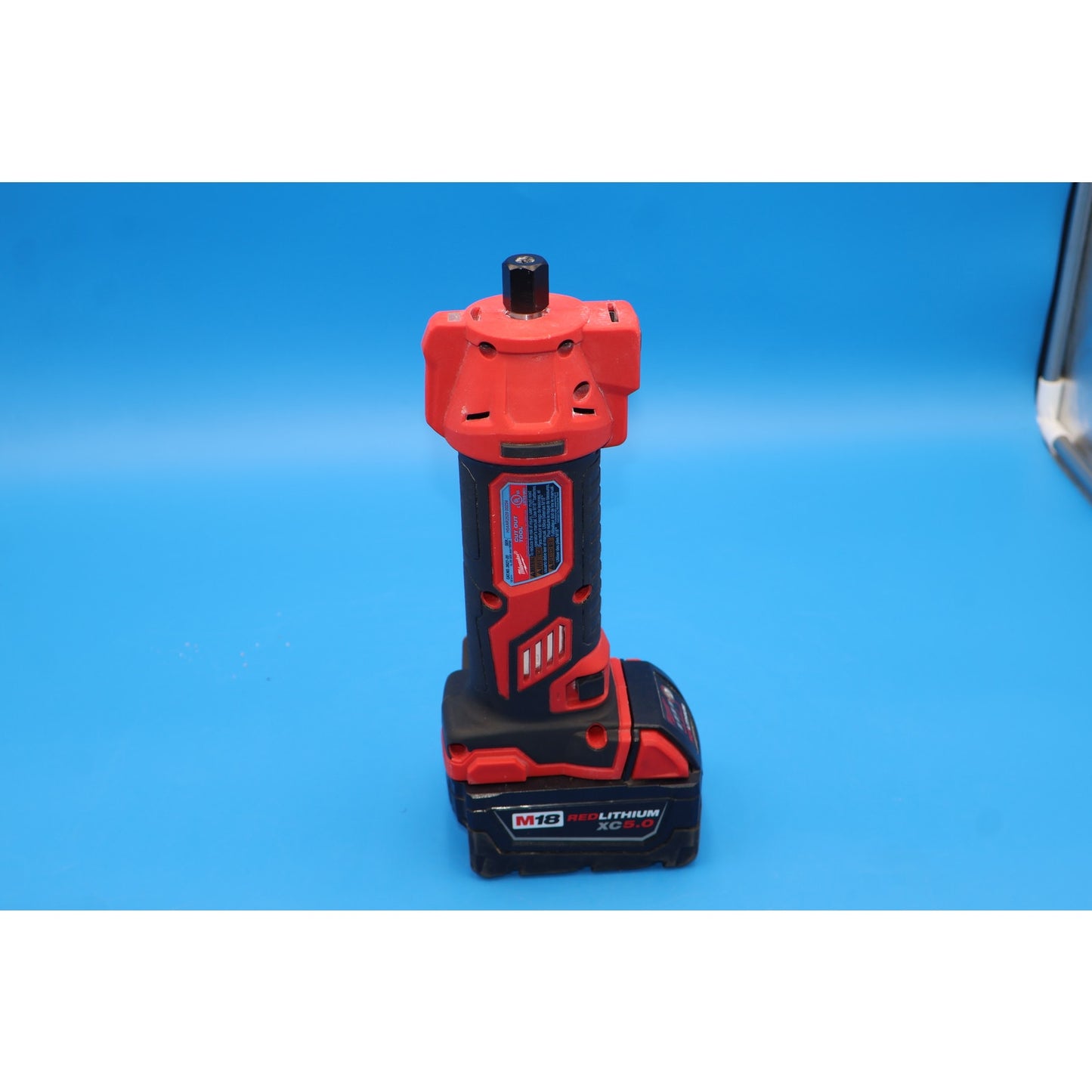 Milwaukee 2627-20 M18 18V Cut-Out Tool w/ XC 5.0 Battery & M12/M18 Charger