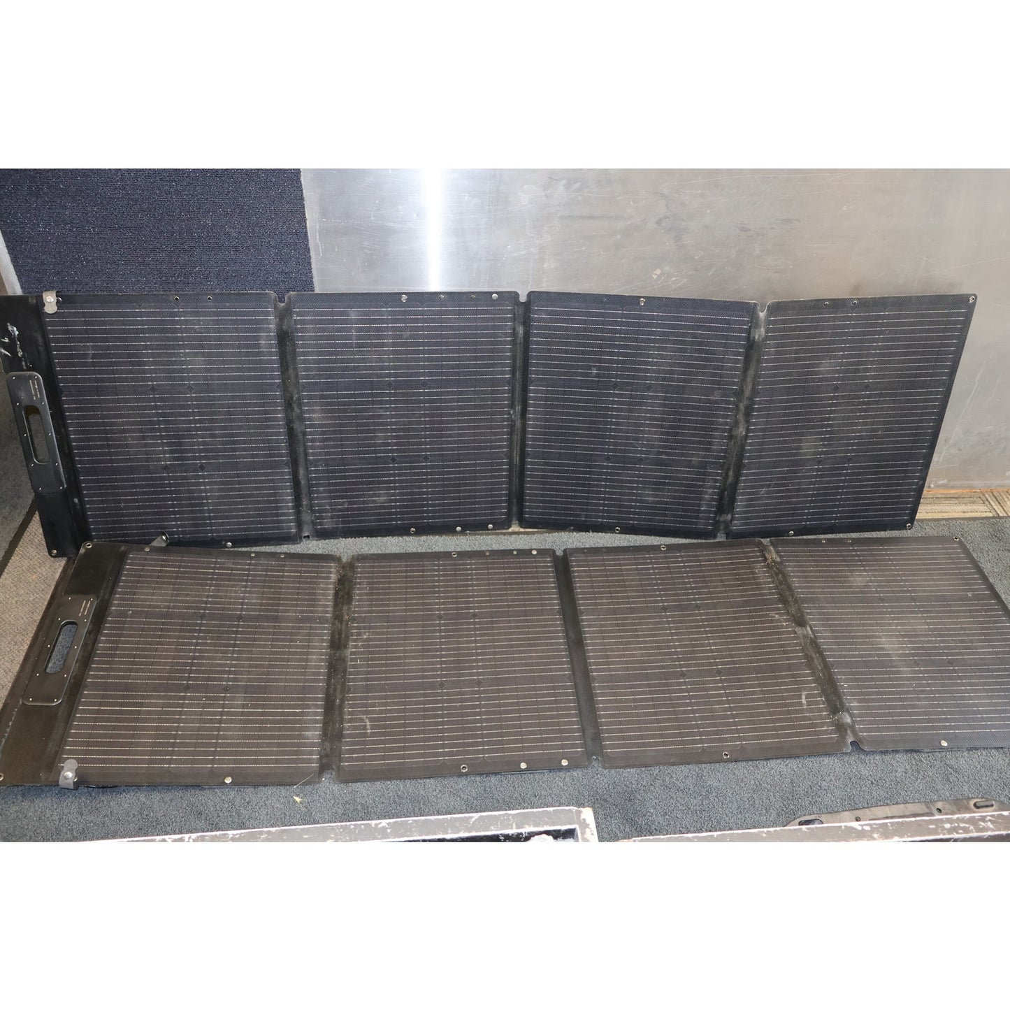 Bluetti Elite 200 V2 Solar Generator Power Station with 2 - 200W Solar Panels