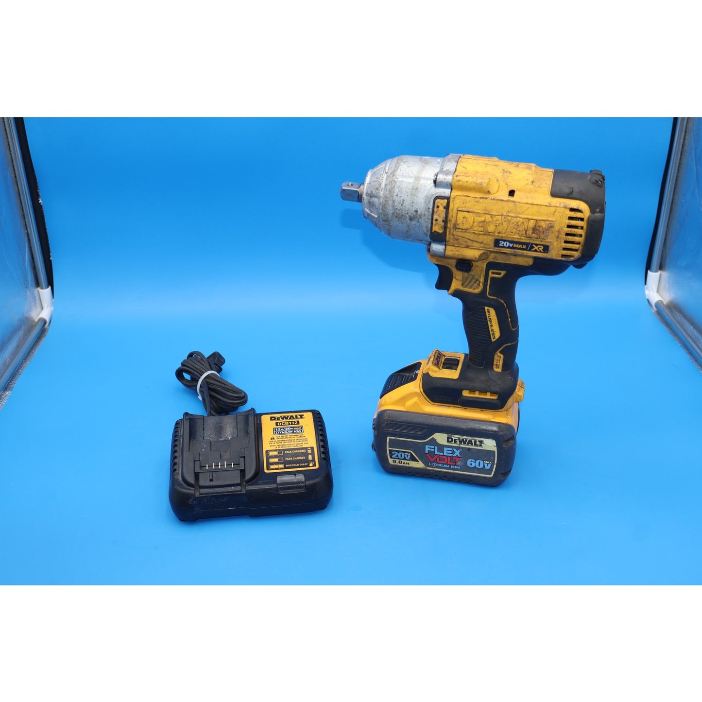 DeWalt DCF899 20V, Brushless, 1/2" Drive, Impact Wrench + 9ah FlexVolt Battery