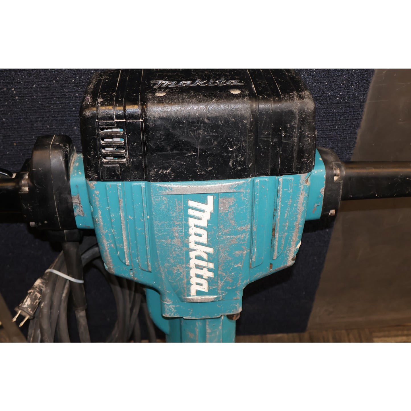 Makita HM1810 Electric Corded 70lb AVT Breaker Hammer