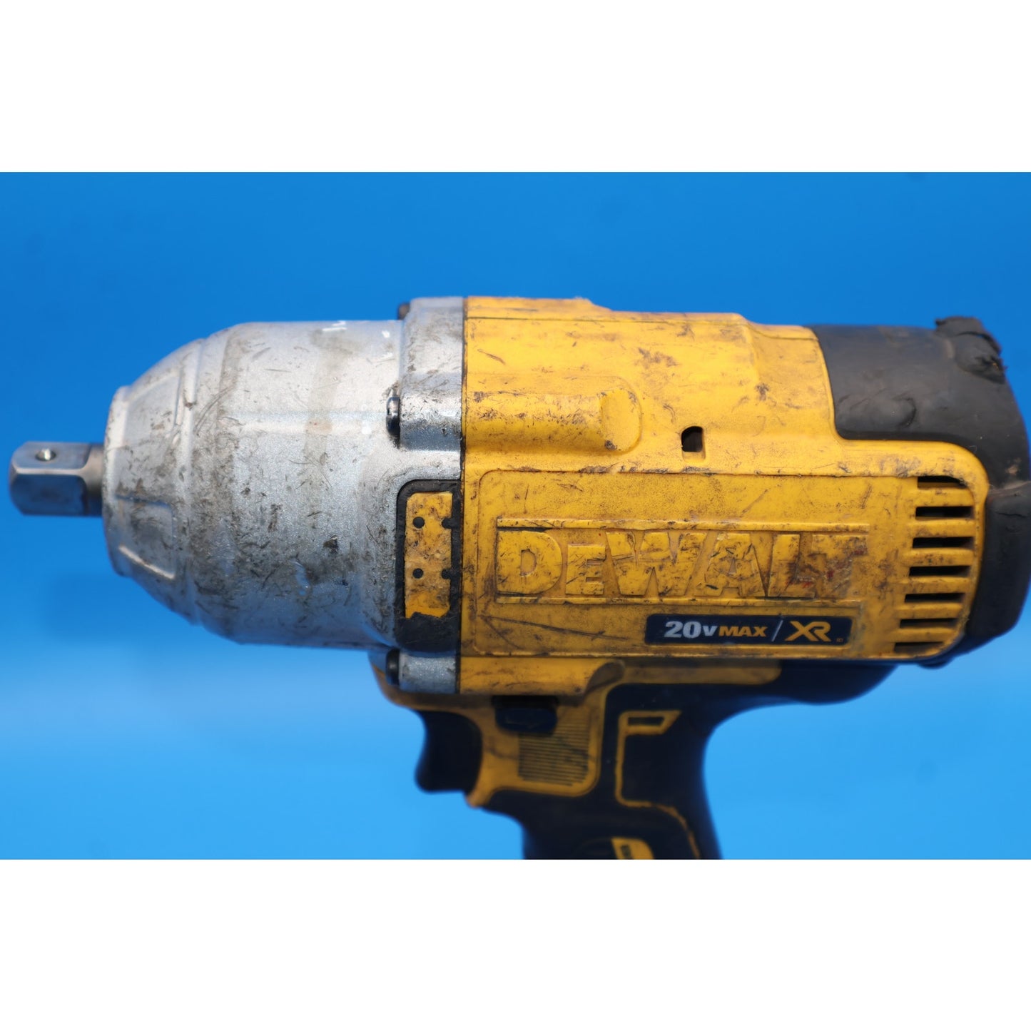 DeWalt DCF899 20V, Brushless, 1/2" Drive, Impact Wrench + 9ah FlexVolt Battery