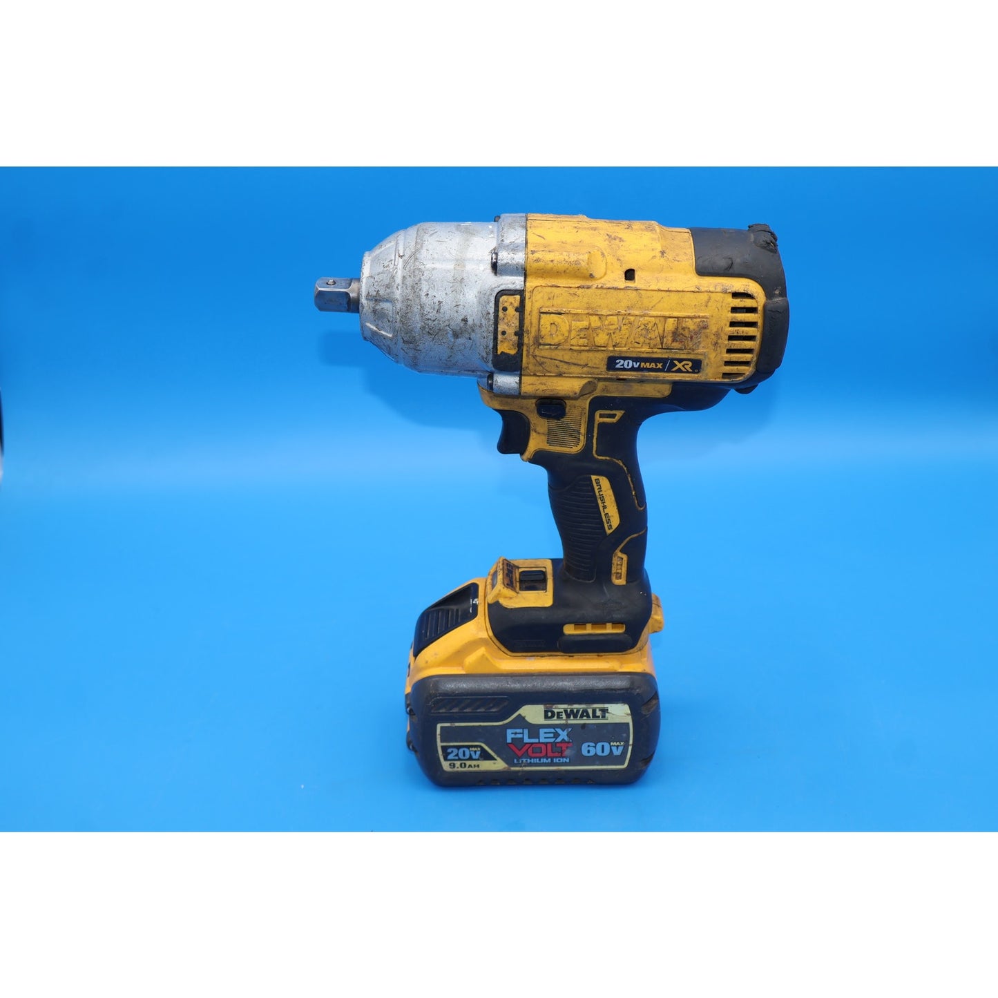 DeWalt DCF899 20V, Brushless, 1/2" Drive, Impact Wrench + 9ah FlexVolt Battery