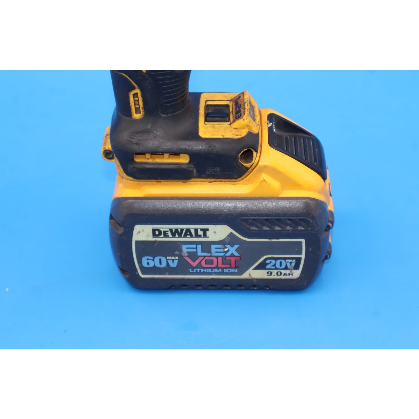 DeWalt DCF899 20V, Brushless, 1/2" Drive, Impact Wrench + 9ah FlexVolt Battery