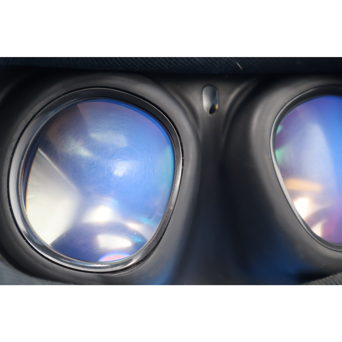 Meta Quest 3 512GB VR Headset S3A w/ Controllers - READ - Scratched Lenses