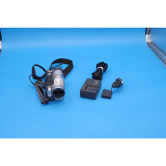 Panasonic PV-GS70D MiniDV Digital Camcorder 3CCD Leica Dicomar