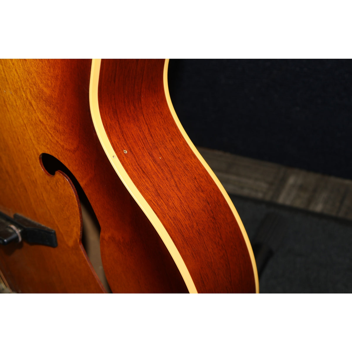 Godin 5th Avenue Archtop Acoustic Guitar Cognac Burst Made in Canada w/ Case