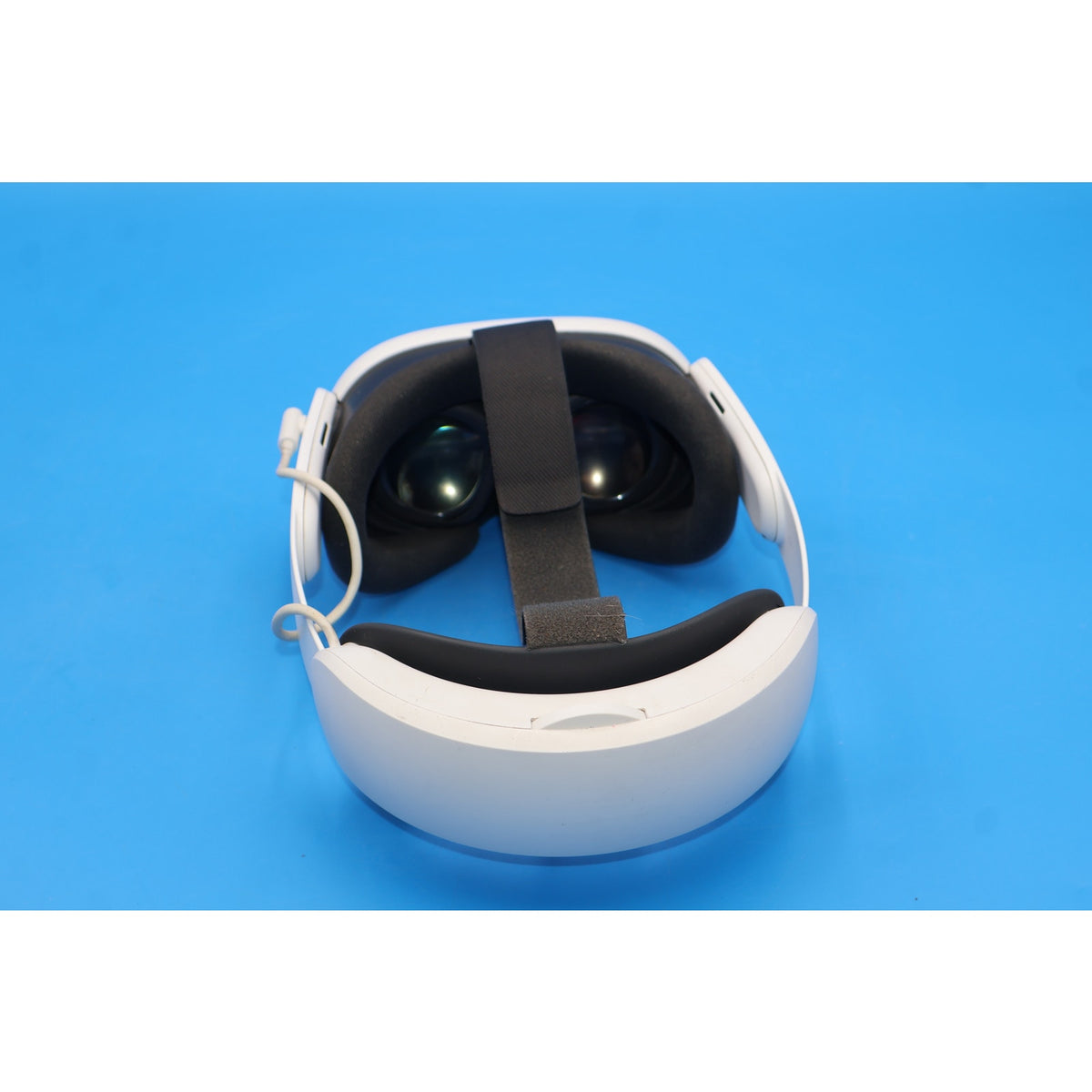 Meta Quest 3 512GB VR Headset S3A w/ Controllers - READ - Scratched Lenses