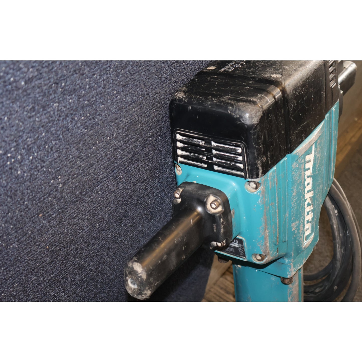 Makita HM1810 Electric Corded 70lb AVT Breaker Hammer