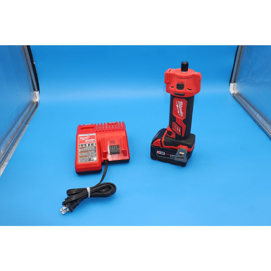 Milwaukee 2627-20 M18 18V Cut-Out Tool w/ XC 5.0 Battery & M12/M18 Charger