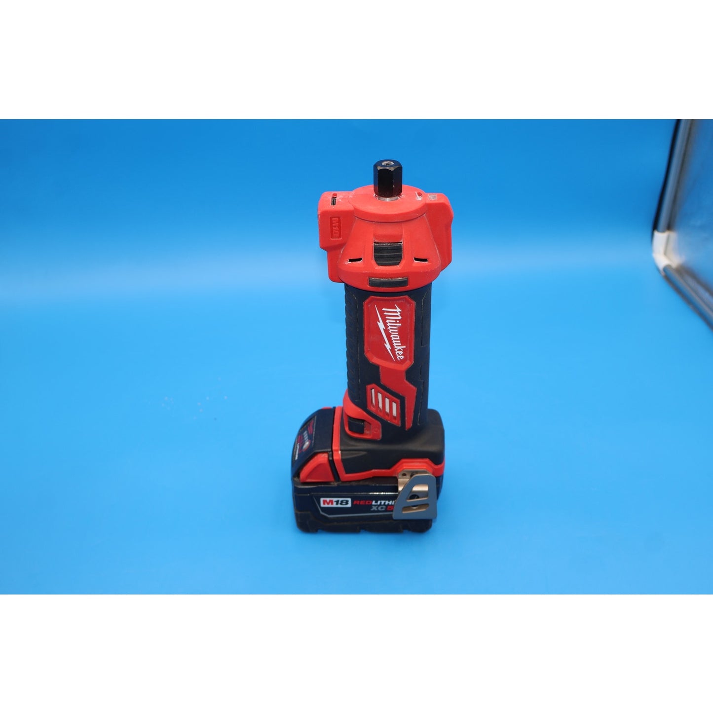 Milwaukee 2627-20 M18 18V Cut-Out Tool w/ XC 5.0 Battery & M12/M18 Charger