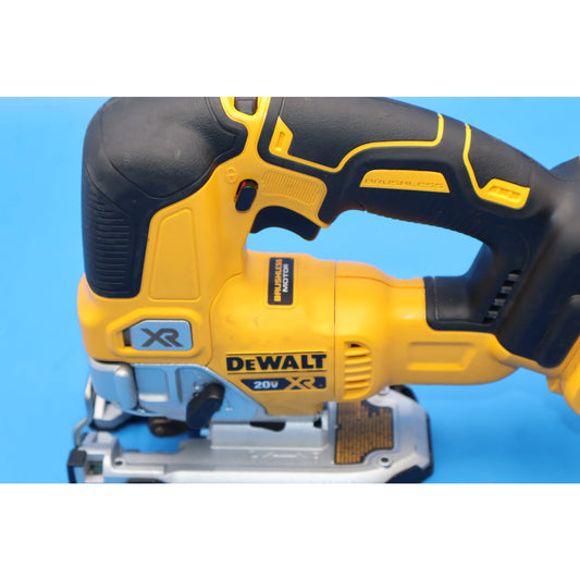 Dewalt DCS334 Cordless Variable Speed JigSaw with 20v 4ah Battery