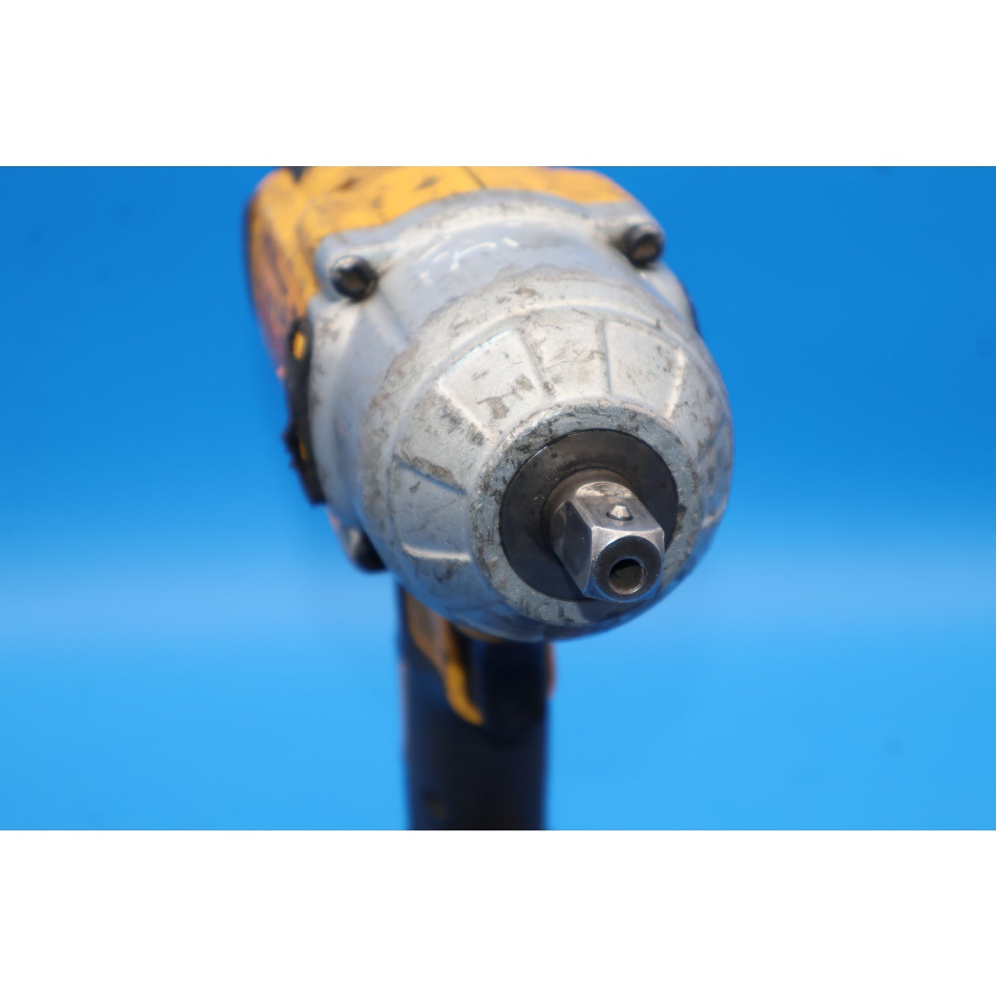 DeWalt DCF899 20V, Brushless, 1/2" Drive, Impact Wrench + 9ah FlexVolt Battery