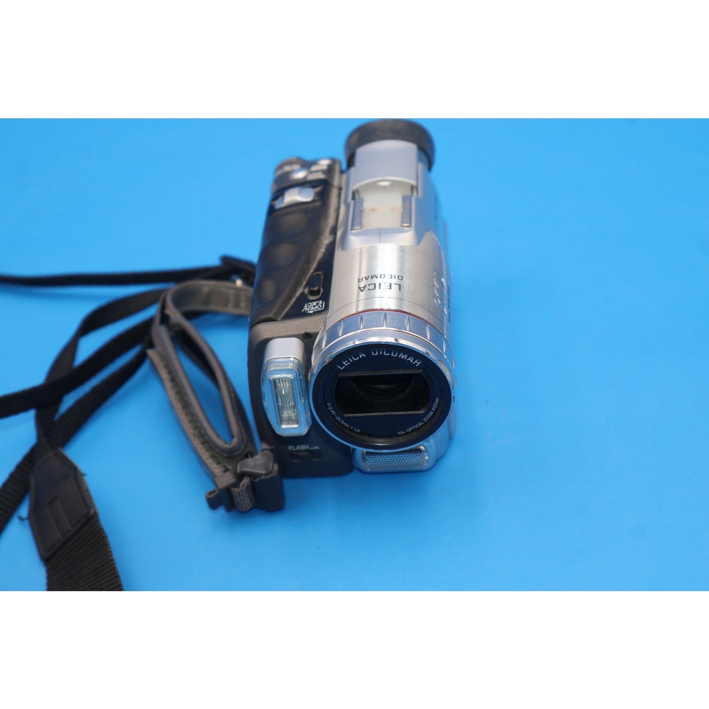 Panasonic PV-GS70D MiniDV Digital Camcorder 3CCD Leica Dicomar