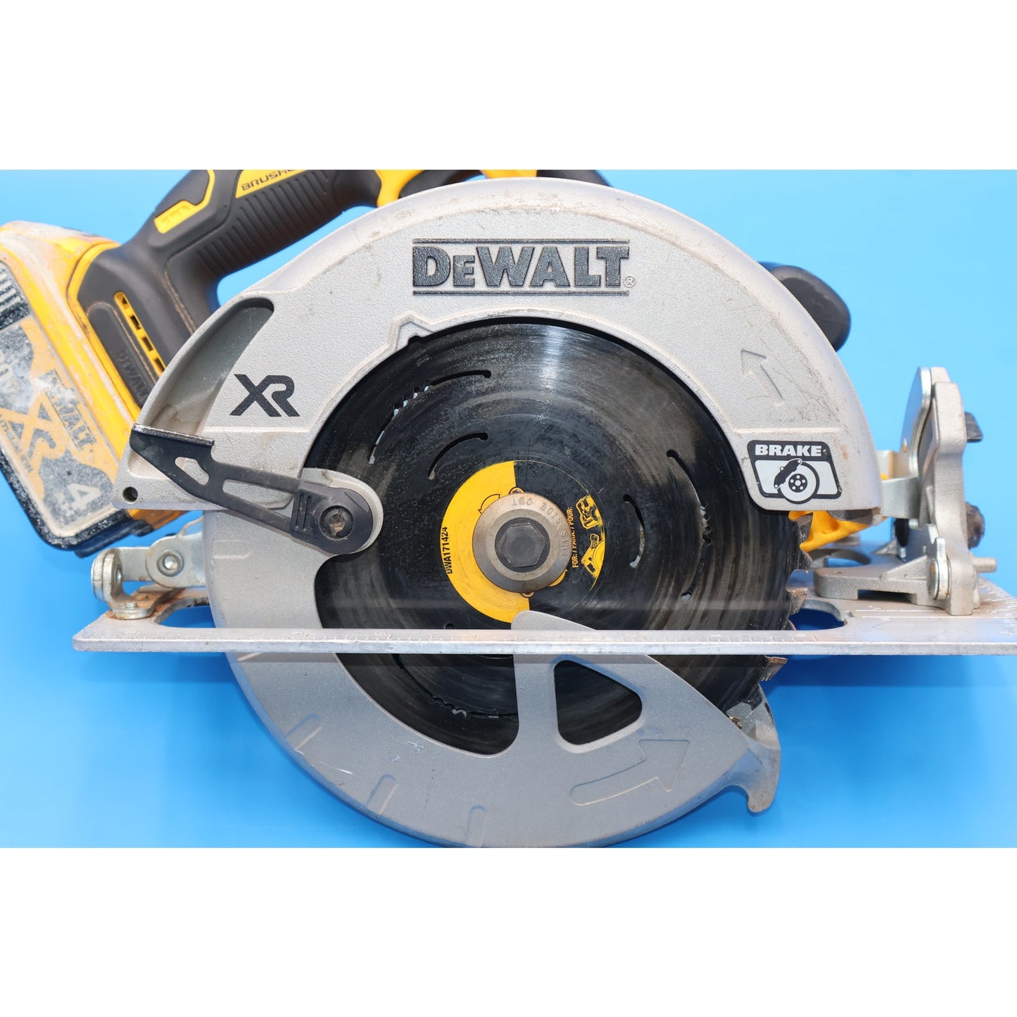 Dewalt DCS574 7-1/4" Cordless Circular Saw Kit, 20V Brushless