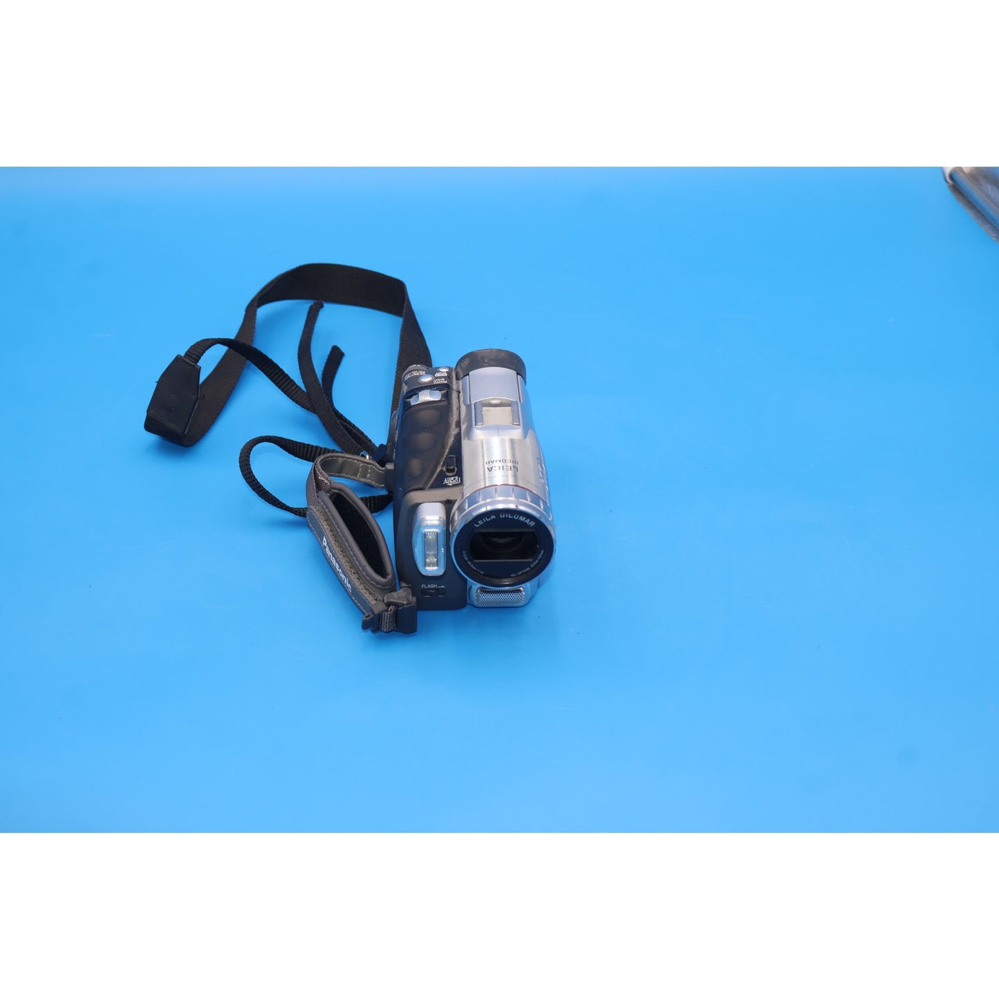 Panasonic PV-GS70D MiniDV Digital Camcorder 3CCD Leica Dicomar