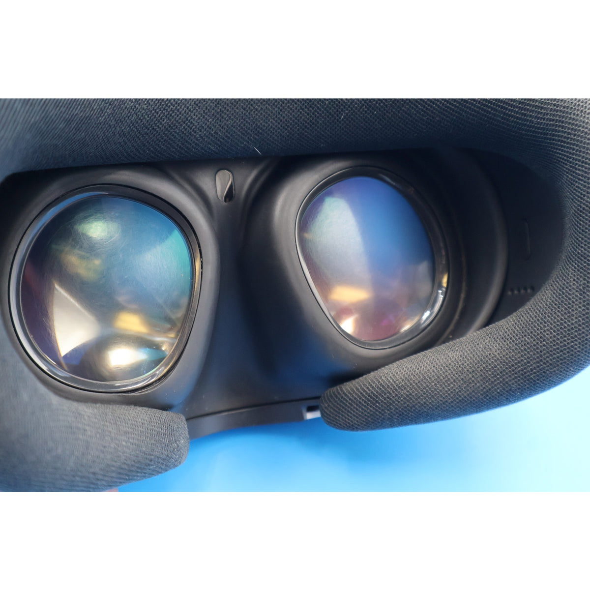 Meta Quest 3 512GB VR Headset S3A w/ Controllers - READ - Scratched Lenses