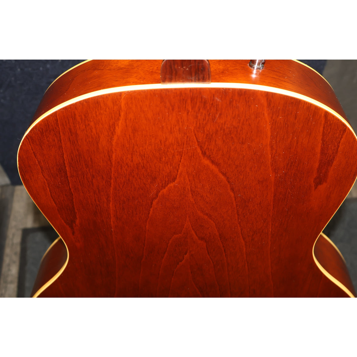 Godin 5th Avenue Archtop Acoustic Guitar Cognac Burst Made in Canada w/ Case