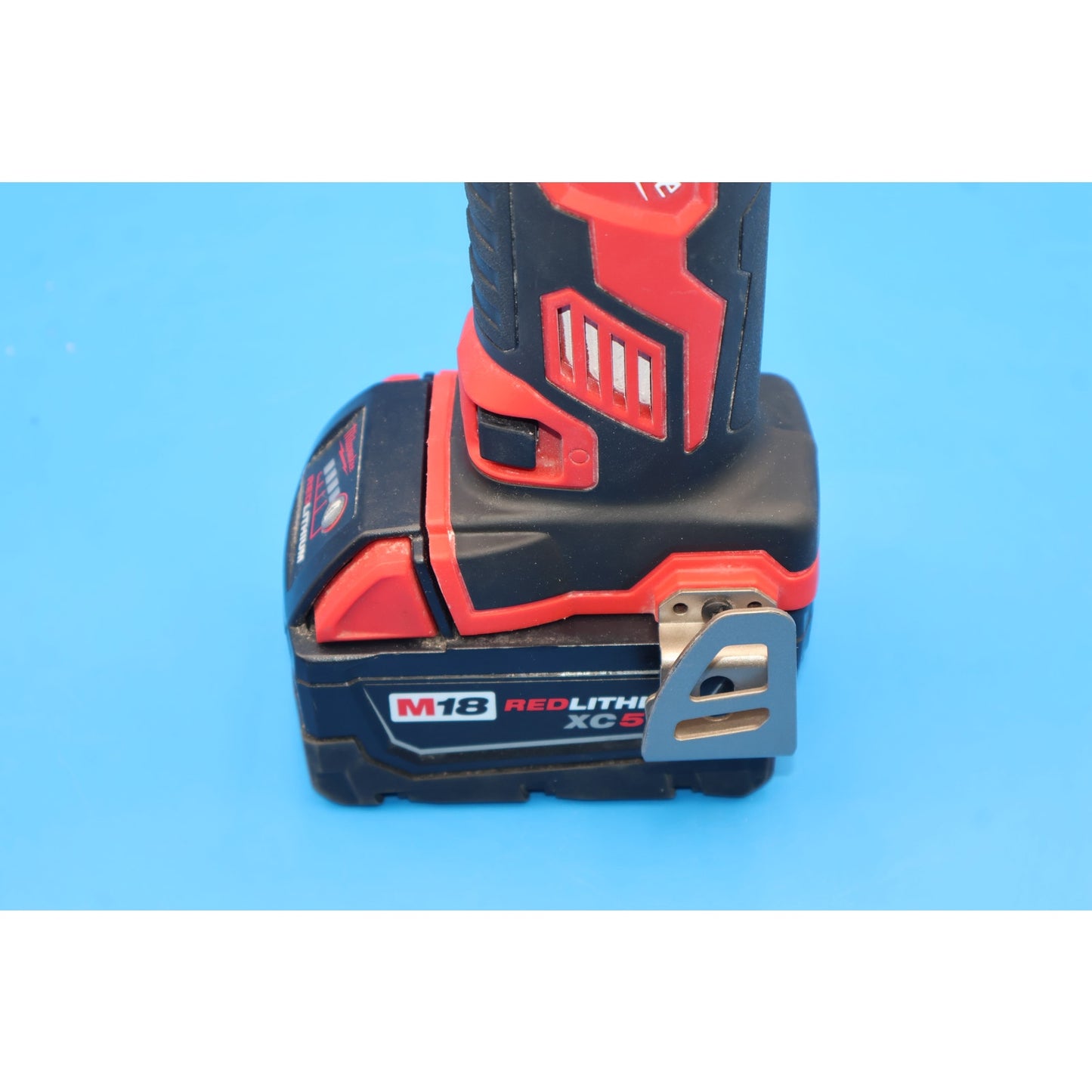 Milwaukee 2627-20 M18 18V Cut-Out Tool w/ XC 5.0 Battery & M12/M18 Charger