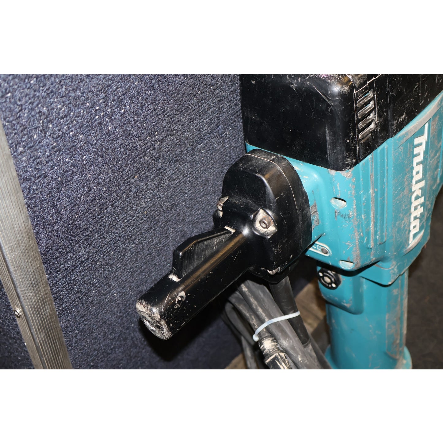 Makita HM1810 Electric Corded 70lb AVT Breaker Hammer